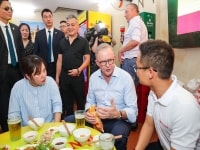 Thủ tướng Úc với văn hóa ẩm thực bình dân và bia Hà Nội