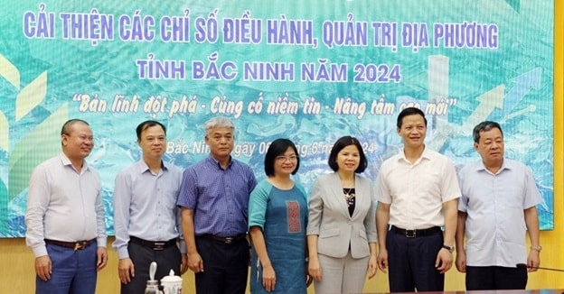 Lãnh đạo tỉnh Bắc Ninh và các chuyên gia VCCI, UNDP chụp ảnh tại Hội nghị
