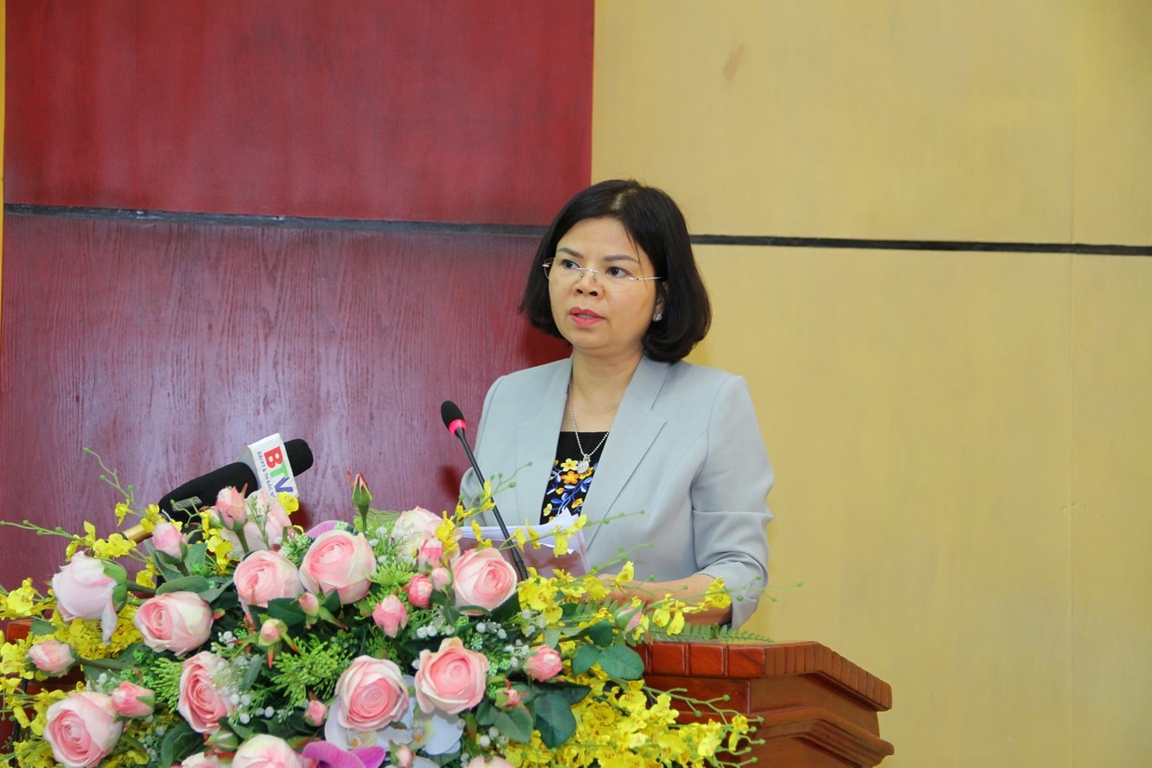Bà Nguyễn Hương Giang Chủ tịch UBND tỉnh Bắc Ninh phát biểu tại hội nghị