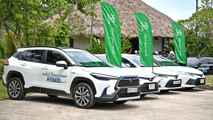 taxi hybrid dù mới xuất hiện gần đây hơn trên thị trường, tuy nhiên nó đã trở thành một xu hướng khá mới mẻ ở một số quốc gia