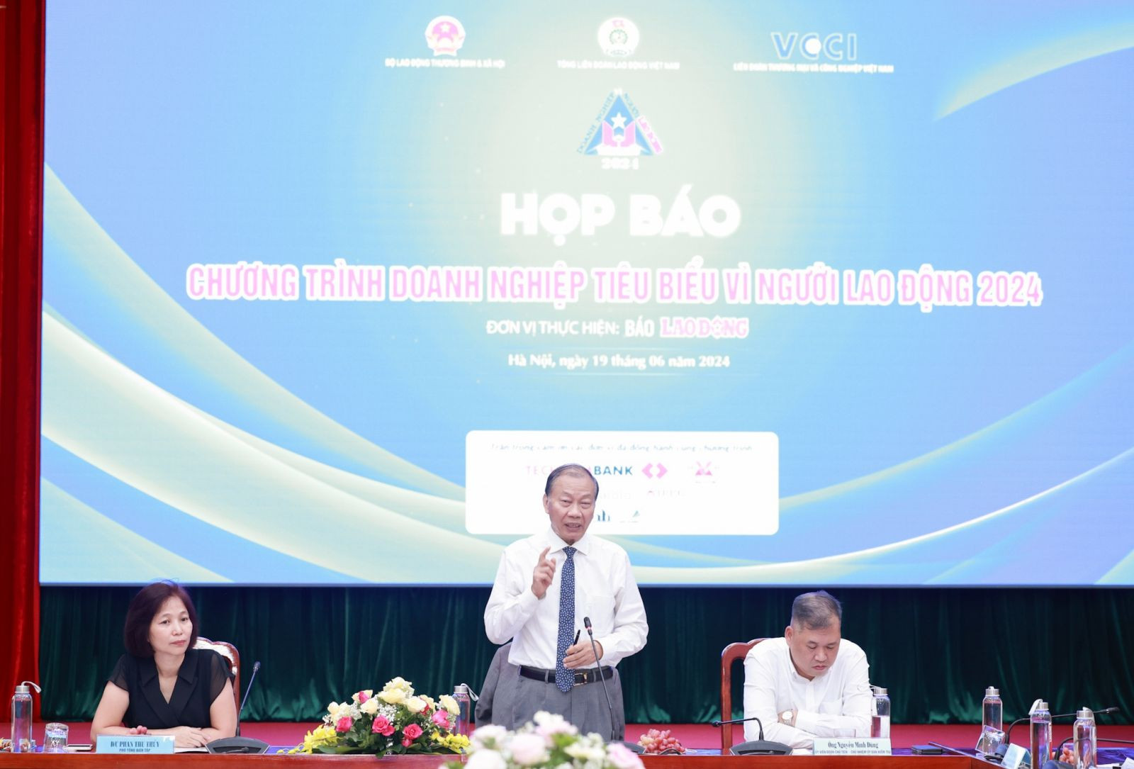 Ông Hoàng Quang Phòng - Phó Chủ tịch VCCI phát biểu tại họp báo