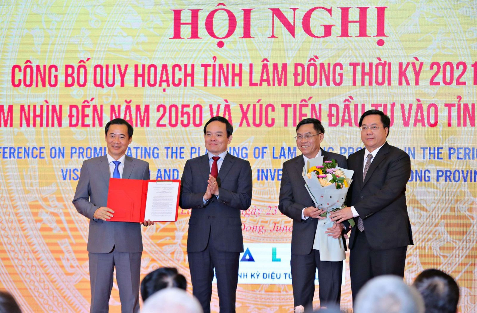 Phó Thủ tướng Chính phủ Trần Lưu Quang trao Quyết định Quy hoạch cho lãnh đạo tỉnh Lâm Đồng