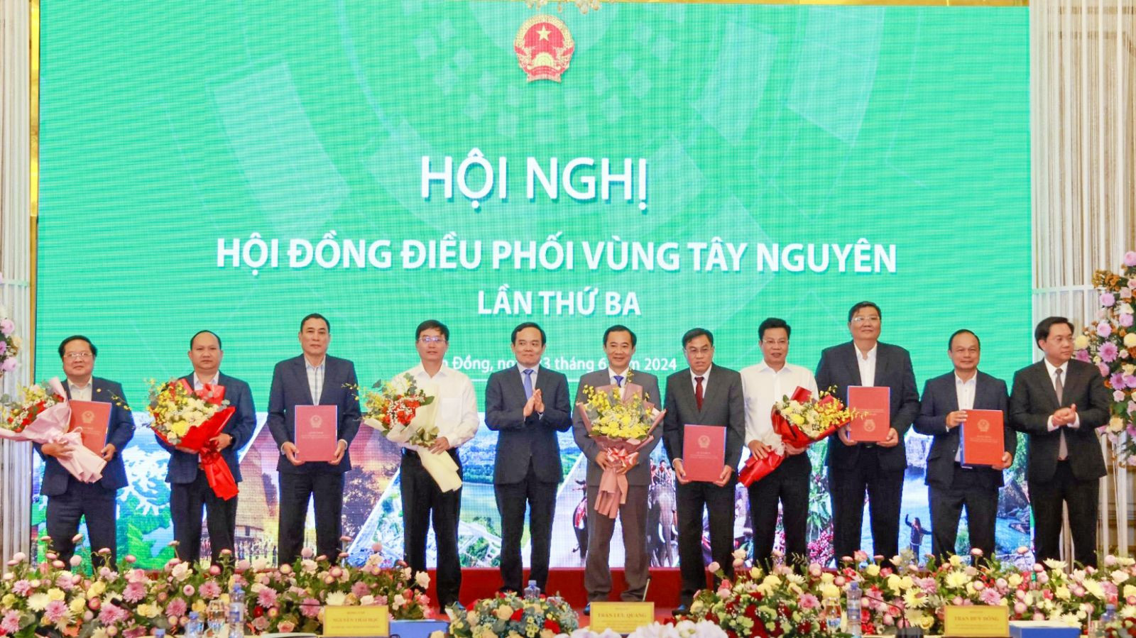 Trao Quyết định Quy hoạch vùng Tây Nguyên cho lãnh đạo 5 tỉnh khu vực Tây Nguyên