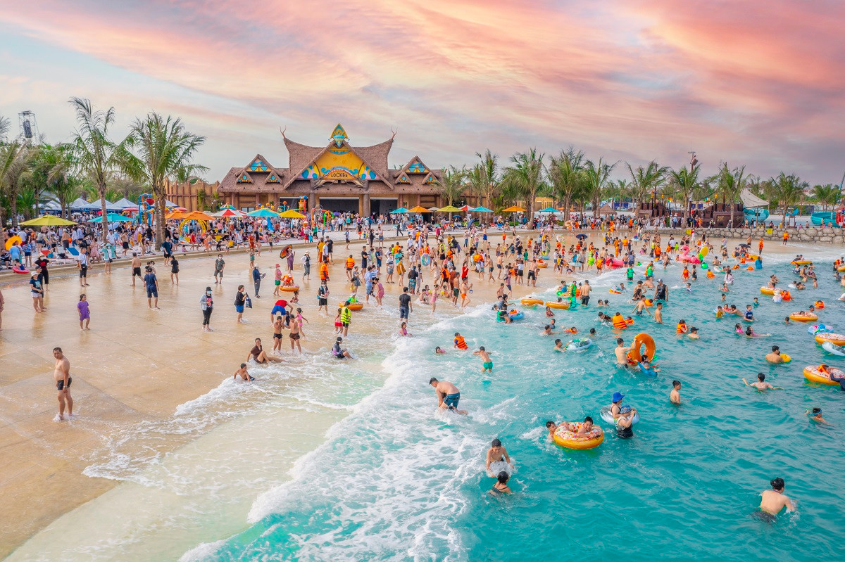 VinWonders Hà Nội Wave Park là điểm đến hấp dẫn cho cư dân quốc tế với thế giới nước đa trải nghiệm