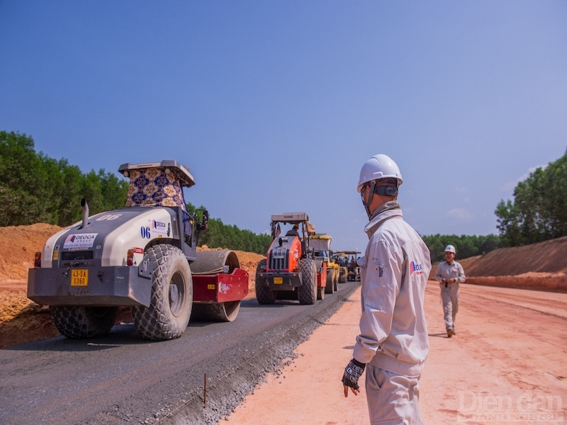 “Để tham gia đầu tư gần 400km đường cao tốc và dự án đường sắt trong bối cảnh các nguồn lực có hạn, Đèo Cả sẽ đi đầu trong việc sáng tạo, sử dụng mô hình PPP++ để đa dạng các nguồn vốn, tăng hiệu quả huy động, giảm thiểu rủi ro trong suốt quá trình thực hiện dự án”, 