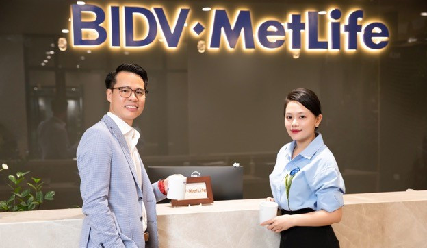 Đội ngũ BIDV MetLife luôn đồng hành cùng khách hàng xây dựng một đời đáng sống