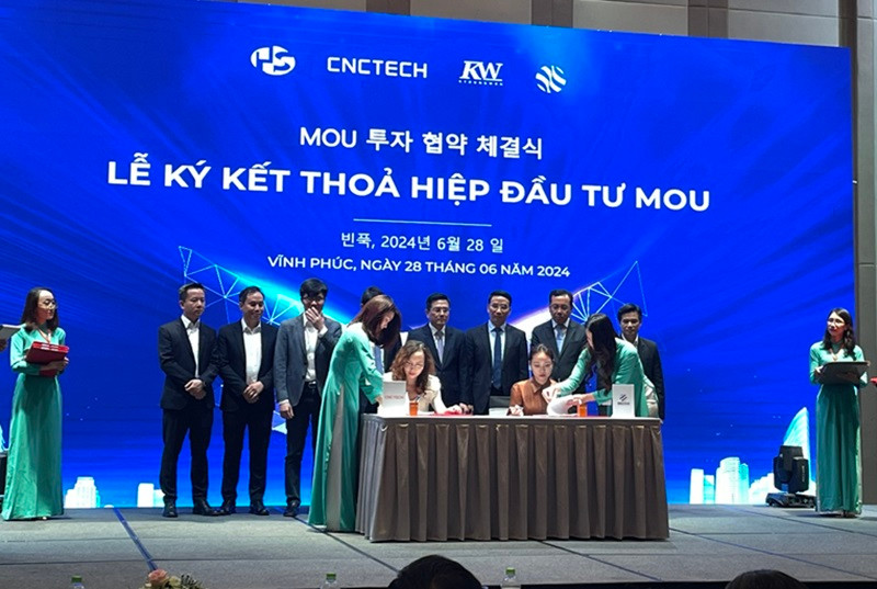 ngày 28/6, CNCTech Group - đơn vị phát triển khu công nghiệp hàng đầu tỉnh Vĩnh Phúc đã phối hợp với các cơ quan chuyên môn của tỉnh tổ chức sự kiện “Xúc tiến đầu tư vào các Khu Công nghiệp tại Vĩnh Phúc”