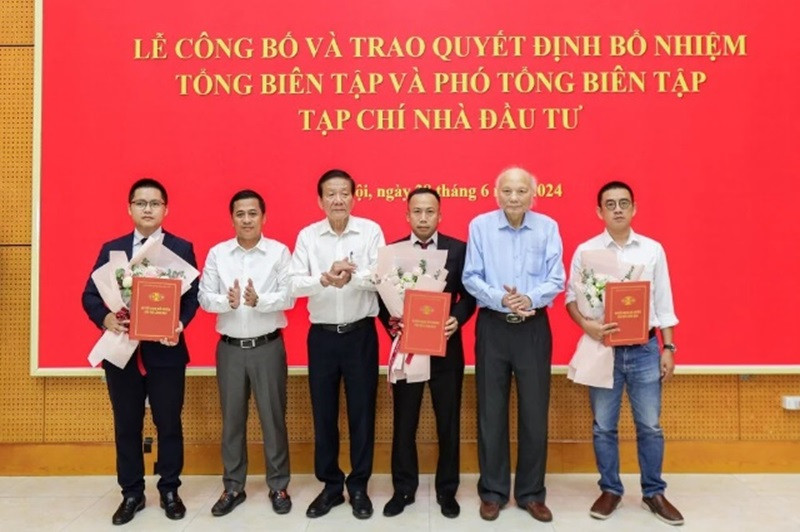 sau khi kiện toàn nhân sự theo công bố ngày 28/6/2024. Từ 01/7/2024, Ban biên tập Tạp chí Nhà đầu tư có 4 thành viên gồm: Tổng biên tập Phạm Đức Sơn cùng 2 Phó Tổng biên tập là ông Nguyễn Phong Cầm (thường trực), ông Võ Tá Quỳnh và Ủy viên Ban biên tập Nguyễn Thái Sơn