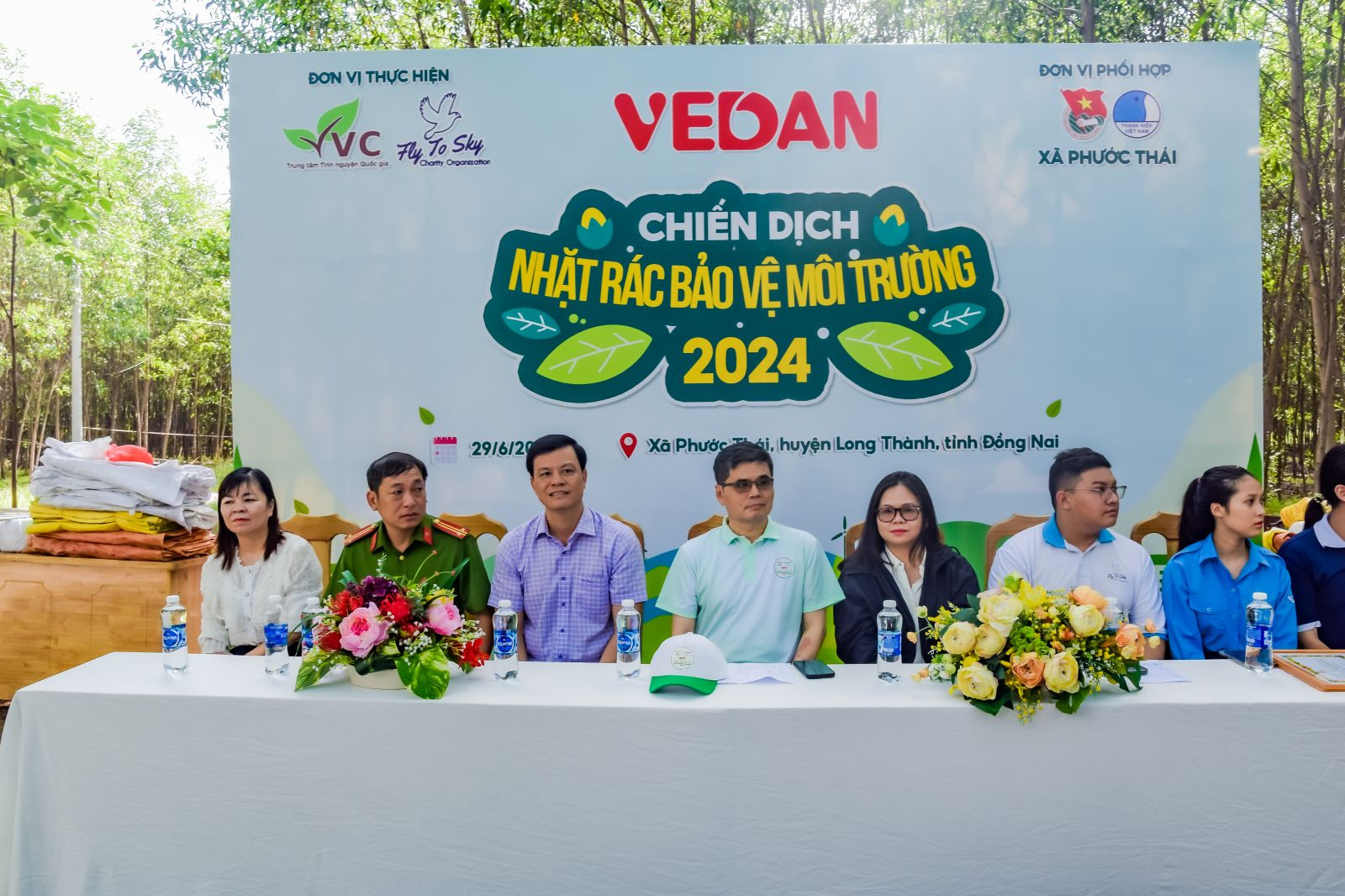 Chiến dịch “Nhặt rác bảo vệ môi trường 2024” với sự tham gia của các lãnh đạo xã Phước Thái, VVC, FTS và Vedan Việt Nam