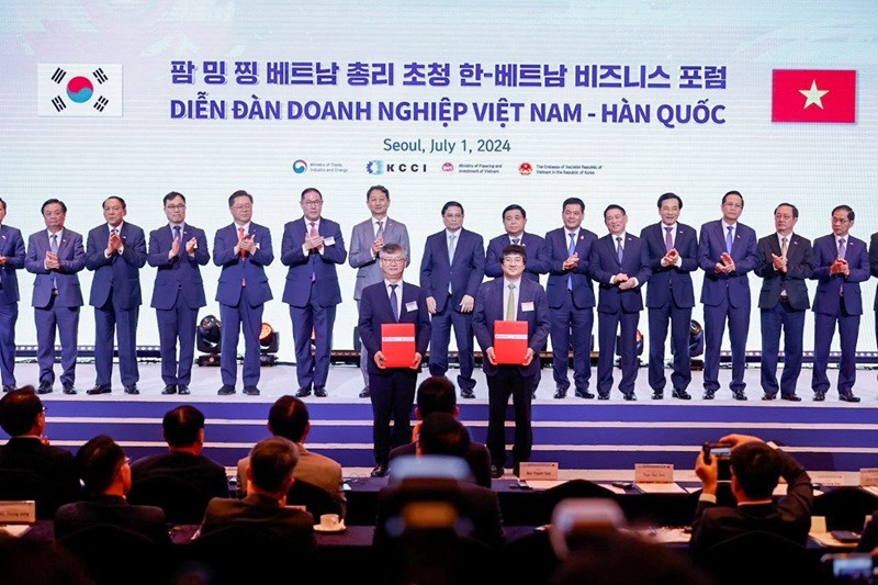 Ông Phạm Đình Đoàn, Chủ tịch HĐQT Phú Thái Holdings Group và ông Sung Bae Kim, Chủ tịch Công ty TNHH Dowon ký kết thoả thuận hợp tác toàn diện