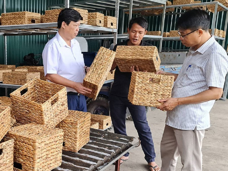 Công ty TNHH Xuất nhập khẩu Diệp Thảo Minh tạo việc làm cho gần 300 lao động xã Minh Phú từ nghề mây tre đan xuất khẩu