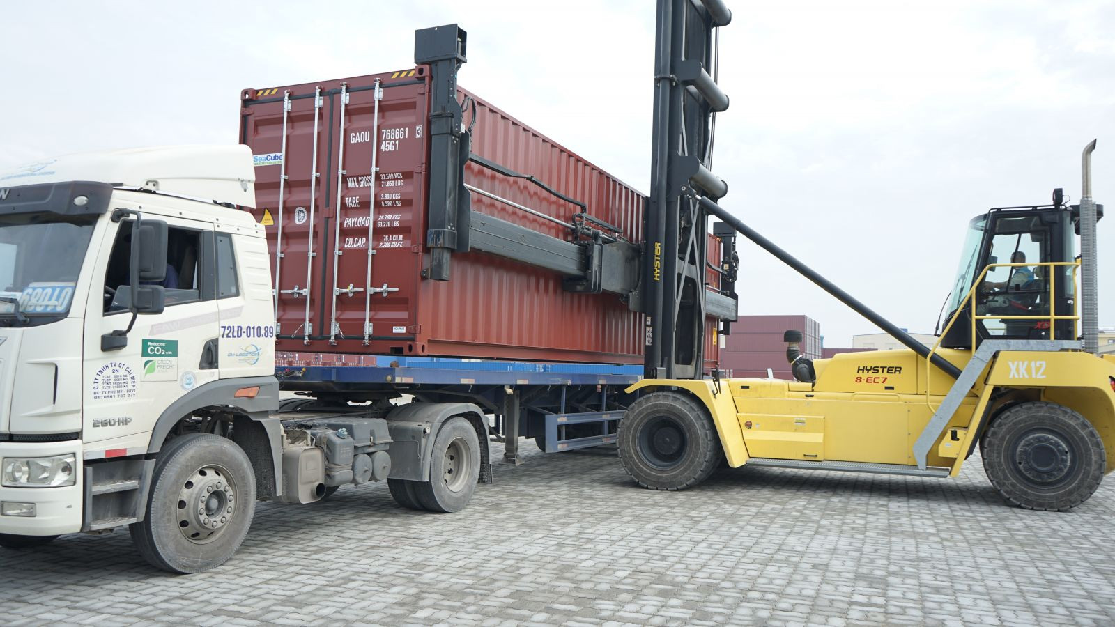 Việc bàn giao lô container này không chỉ khẳng định uy tín của Hòa Phát trong ngành sản xuất container, mà còn mở ra cơ hội hợp tác lâu dài với SeaCube, góp phần đáp ứng nhu cầu ngày càng tăng của thị trường vận tải biển quốc tế.Trước đó, Hòa Phát đã bàn giao lô hàng container cho nhiều đối tác lớn trong và ngoài nước.