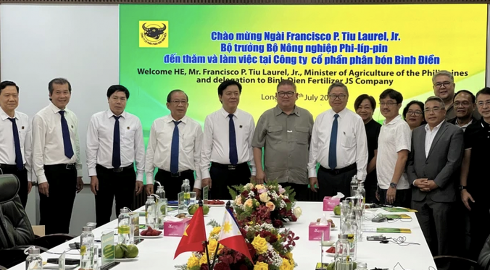 Bộ trưởng Nông nghiệp Philippines Francisco P.Liu Laurel thăm và làm việc tại Công ty Bình Điền chiều ngày 6-7