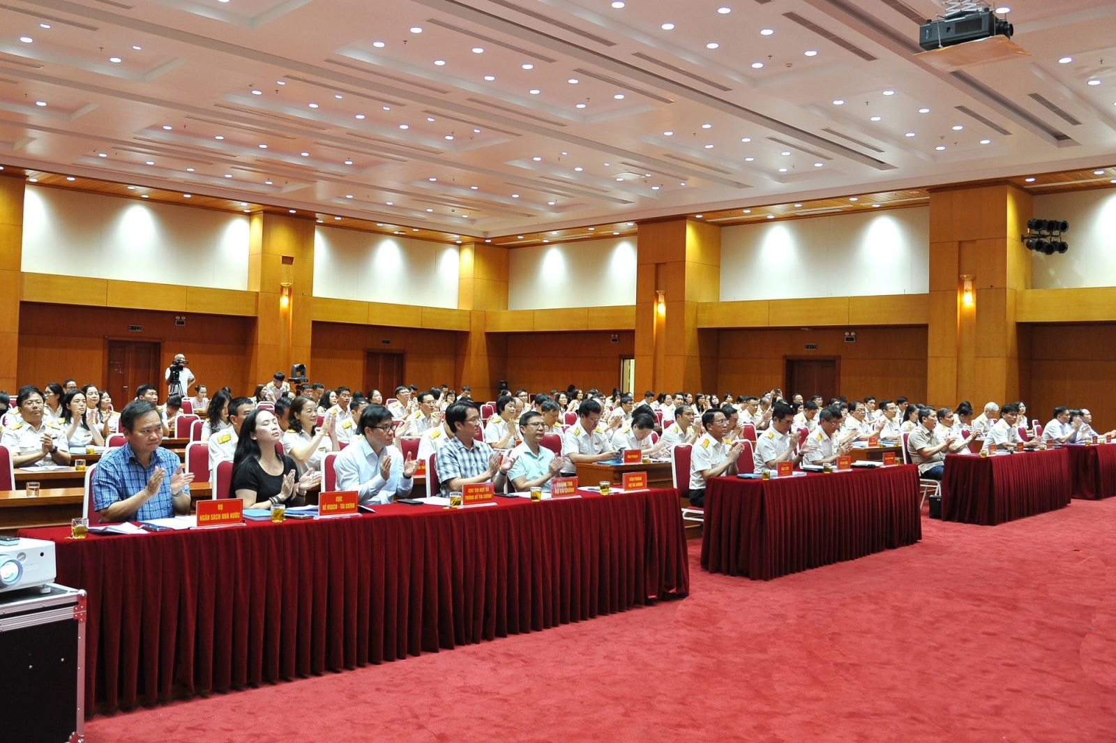 Các đại biểu tham dự hội nghị 