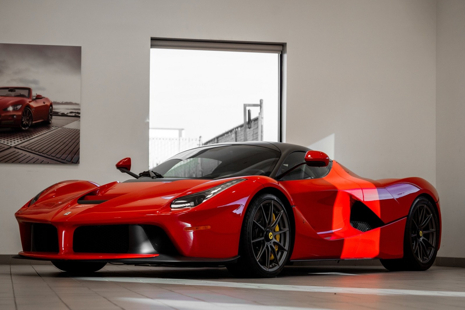 Ferrari và Hermes đều “bán ít hơn mức thị trường có thể tiêu thụ”