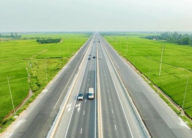 Tuyến đường bộ nối đường cao tốc Hà Nội – Hải Phòng với đường cao tốc Cầu Giẽ - Ninh Bình được đầu tư đồng bộ, hiện đại