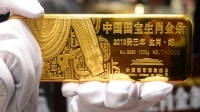 Kinh tế Trung Quốc chững lại, giới trẻ săn vàng để tiết kiệm