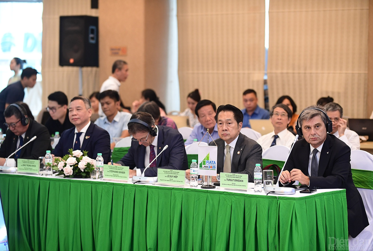 Các đại biểu tham dự Tọa đàm “Phát triển logistics xanh, thích ứng nhanh và công bố FIATA WORLD CONGRESS 2025” 