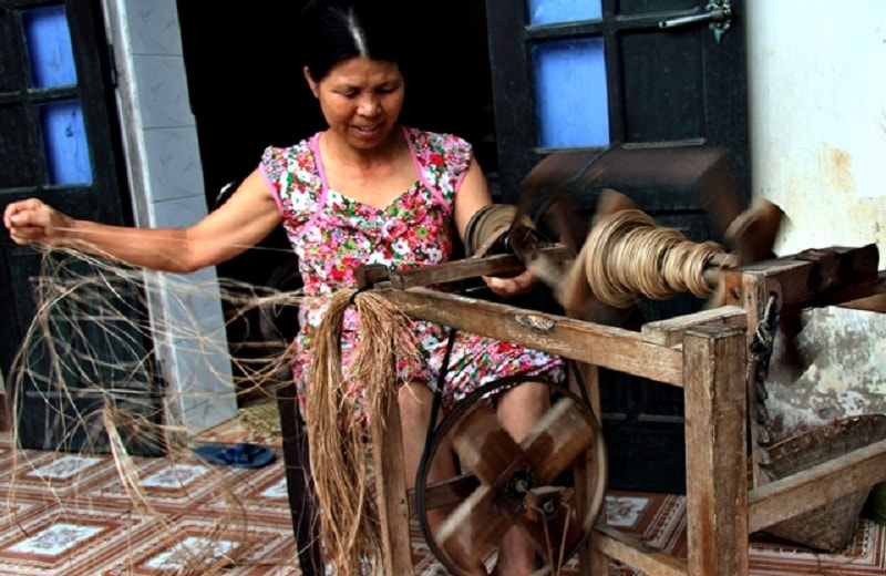 Làng nghề dệt chiếu cói Tiên Kiều (xã Thanh Hồng, huyện Thanh Hà) không chỉ giúp người dân nơi đây có thêm thu nhập mà còn thể hiện nét đặc trưng văn hóa của người Việt.