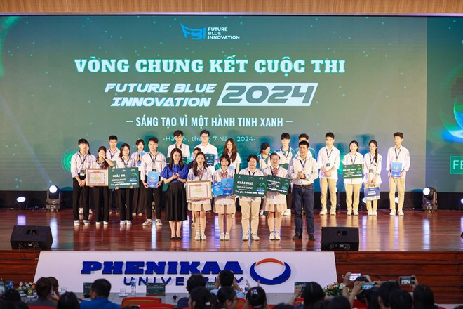 Chung kết cuộc thi “Future Blue Innovation 2024” - Sáng tạo vì một hành tinh xanh, Dự án ECO STRAWS của Đội thi Greener (Trường THPT Trung Giã, Sóc Sơn) giành giải Nhất; Dự án Hệ thống ECF (Eco - Conscious Family) của Đội thi Daisy (THPT Ngô Quyền, Ba Vì) giành giải Nhì...