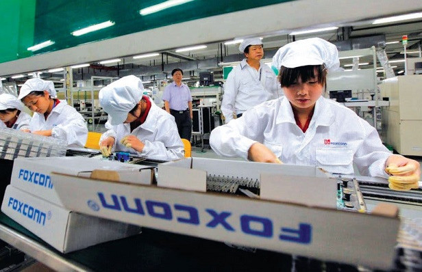 Foxconn đã quyết định chuyển các cơ sở sản xuất, lắp ráp điện thoại thông minh từ Trung Quốc sang Việt Nam. Ảnh: Nikkei Asia