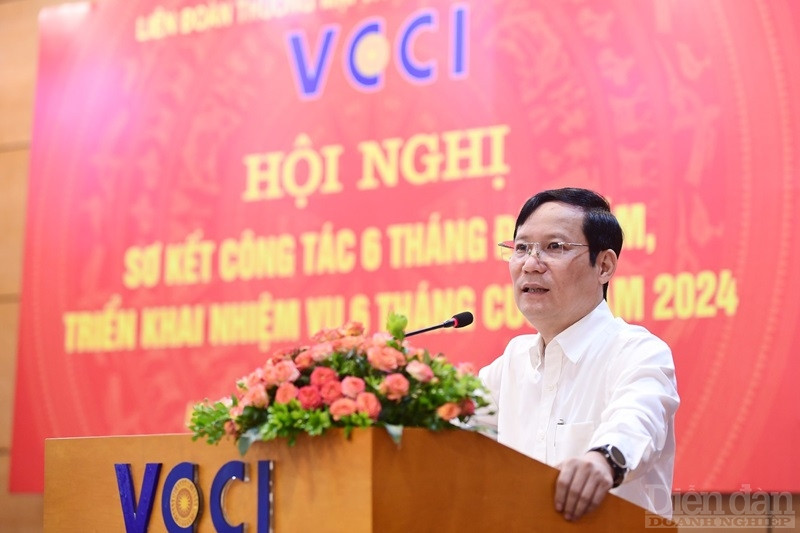 Bí thư Đảng đoàn, Chủ tịch Liên đoàn Thương mại và Công nghiệp Việt Nam (VCCI) – Phạm Tấn Công phát biểu tại Hội nghị