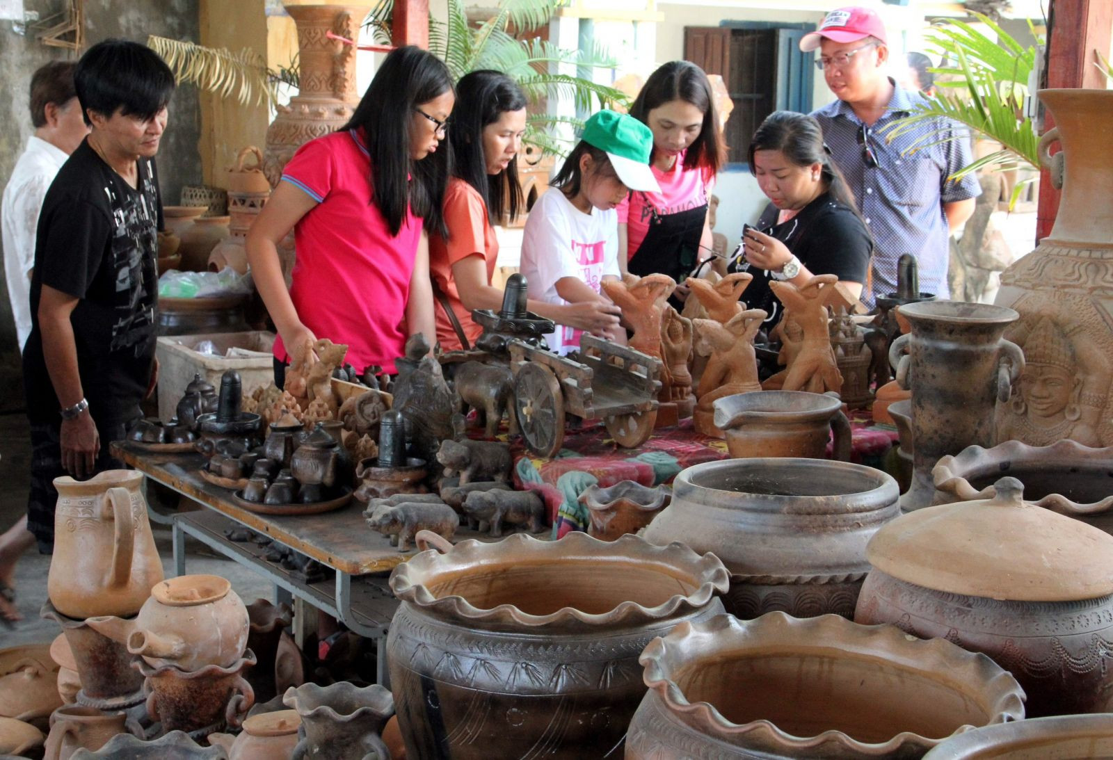 Các sản phẩm gốm truyền thống của làng gốm Chăm Bàu Trúc sẽ được đưa đến trưng bày, giới thiệu tại 