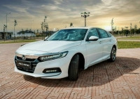 Giá bán cao, biến Honda Accord thành mẫu xe ế ẩm