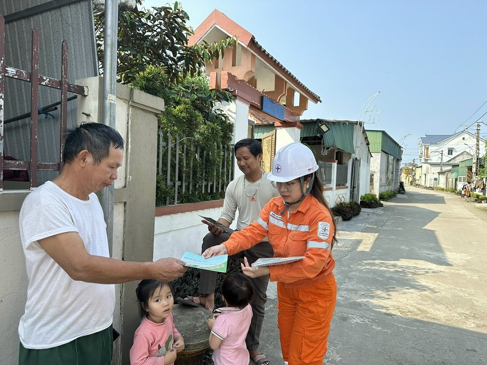 PC Hà Tĩnh tăng cường bảo vệ hành lang an toàn lưới điện cao áp