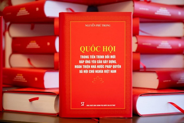 Cuốn sách tuyển chọn 95 bài viết, bài phát biểu và trả lời phỏng vấn của Tổng Bí thư Nguyễn Phú Trọng.