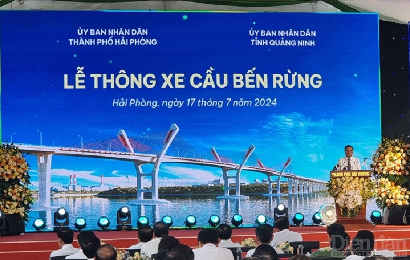 Ông Nguyễn Văn Tùng - Chủ tịch UBND TP Hải Phòng phát biểu tại buổi Lễ thông xe kỹ thuật cầu Bến Rừng