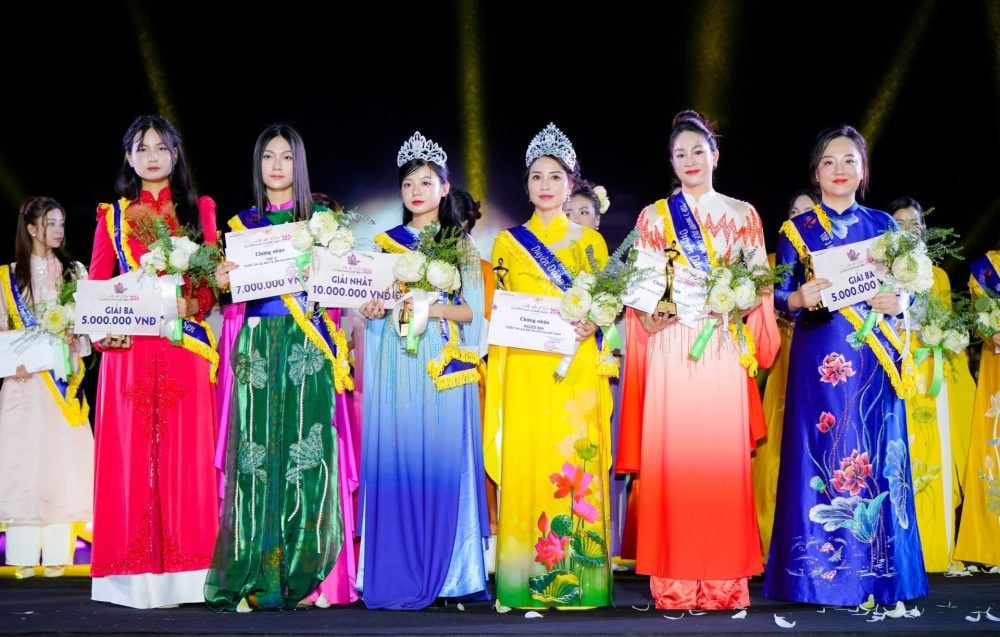 Trao giải cuộc thi ảnh: Người đẹp Áo dài và Sen Hà Nội 2024