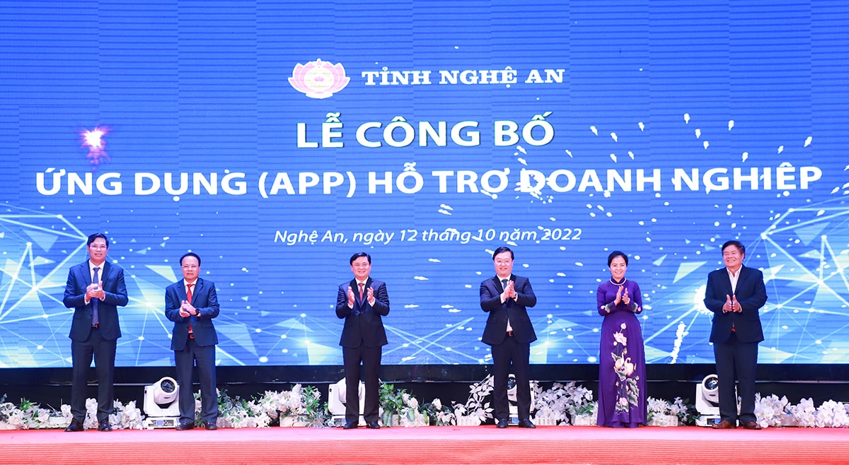 Tỉnh Nghệ An đã ra mắt ứng dụng hỗ trợ doanh nghiệp trên điện thoại thông minh. (Ảnh: Thành Duy)