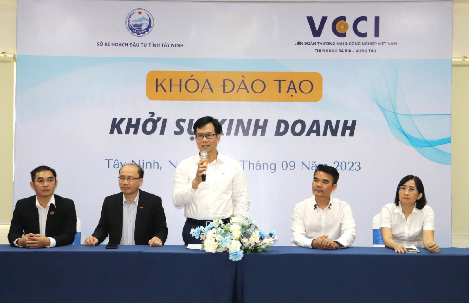 Sở Kế hoạch và Đầu tư phối hợp VCCI Chi nhánh Vũng Tàu tổ chức khoá đào tạo “Khởi sự kinh doanh - Chuyên đề phân tích thị trường và chuyển đổi số” cho các DNNVV trên địa bàn tỉnh năm 2023.