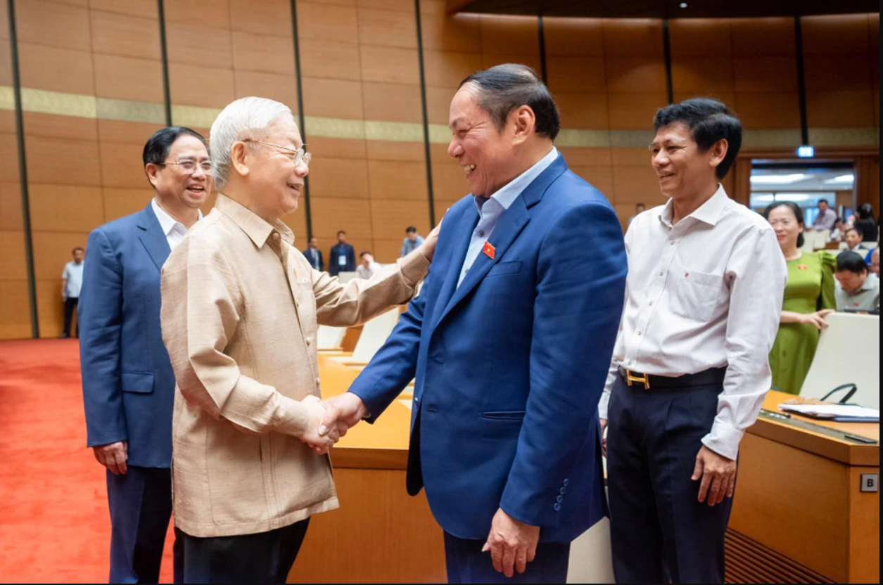 Tổng Bí thư Nguyễn Phú Trọng, Thủ tướng Phạm Minh Chính với Bộ trưởng Nguyễn Văn Hùng.