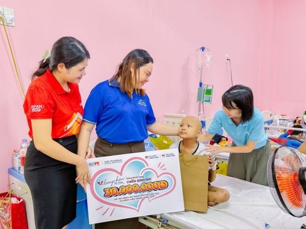 Long Châu đồng hành cùng Quỹ Hy vọng, trao yêu thương đến các bệnh nhi tại Bệnh viện TW Huế