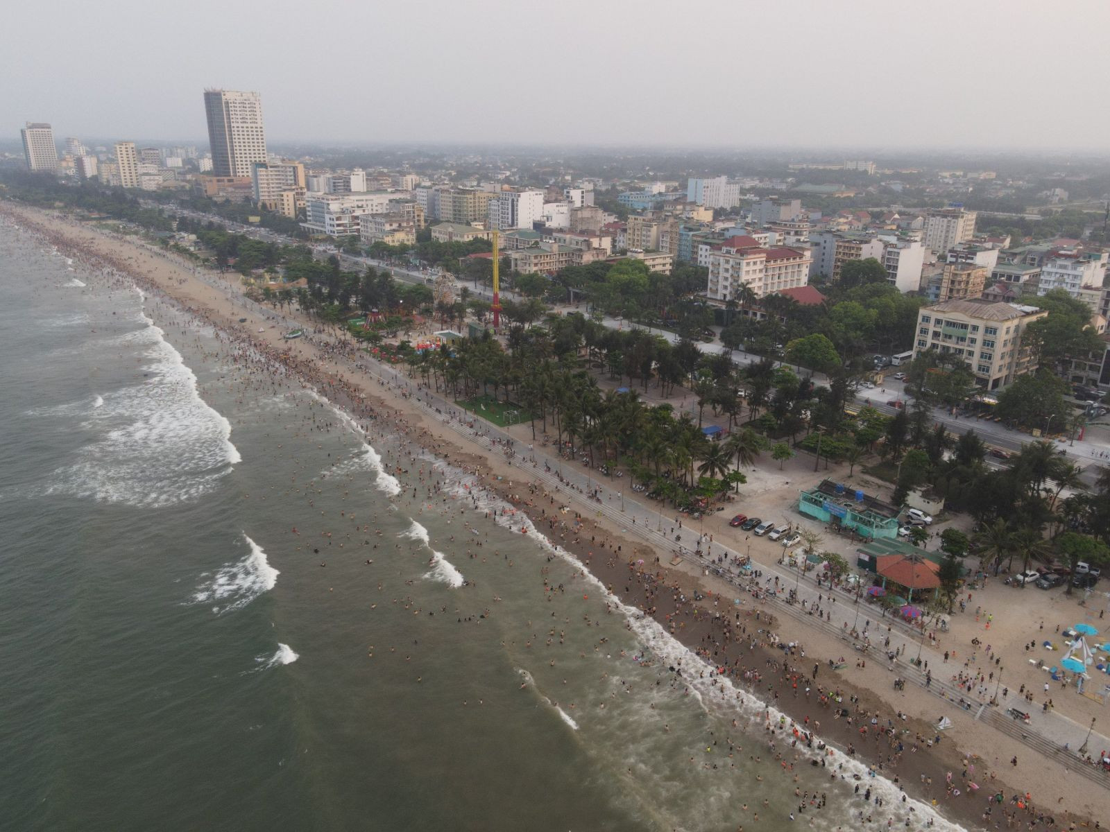 Mặc dù trong mùa cao điểm du lịch, tuy nhiên, phần lớn các khách sạn, nhà nghỉ, nhà hàng trên địa bàn không sử dụng nước máy mà sử dụng nguồn nước khác để kinh doanh phục vụ khách du lịch