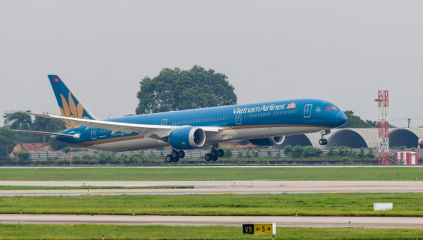 2.2. Chiếc Boeing 787-10 thứ 5 của Vietnam Airlines hạ cánh tại sân bay Nội Bài.jpg