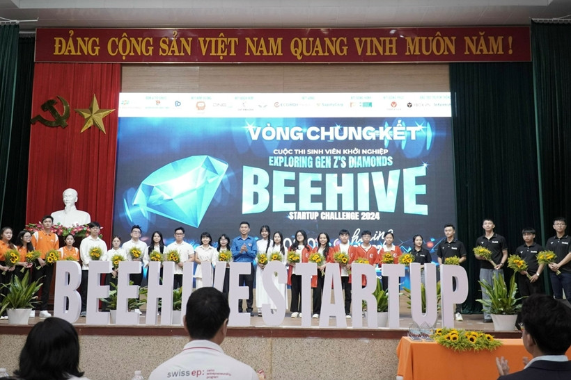 các đội tham gia chung kết cuộc thi sinh viên khởi nghiệp Beehive Startup Challenge 2024