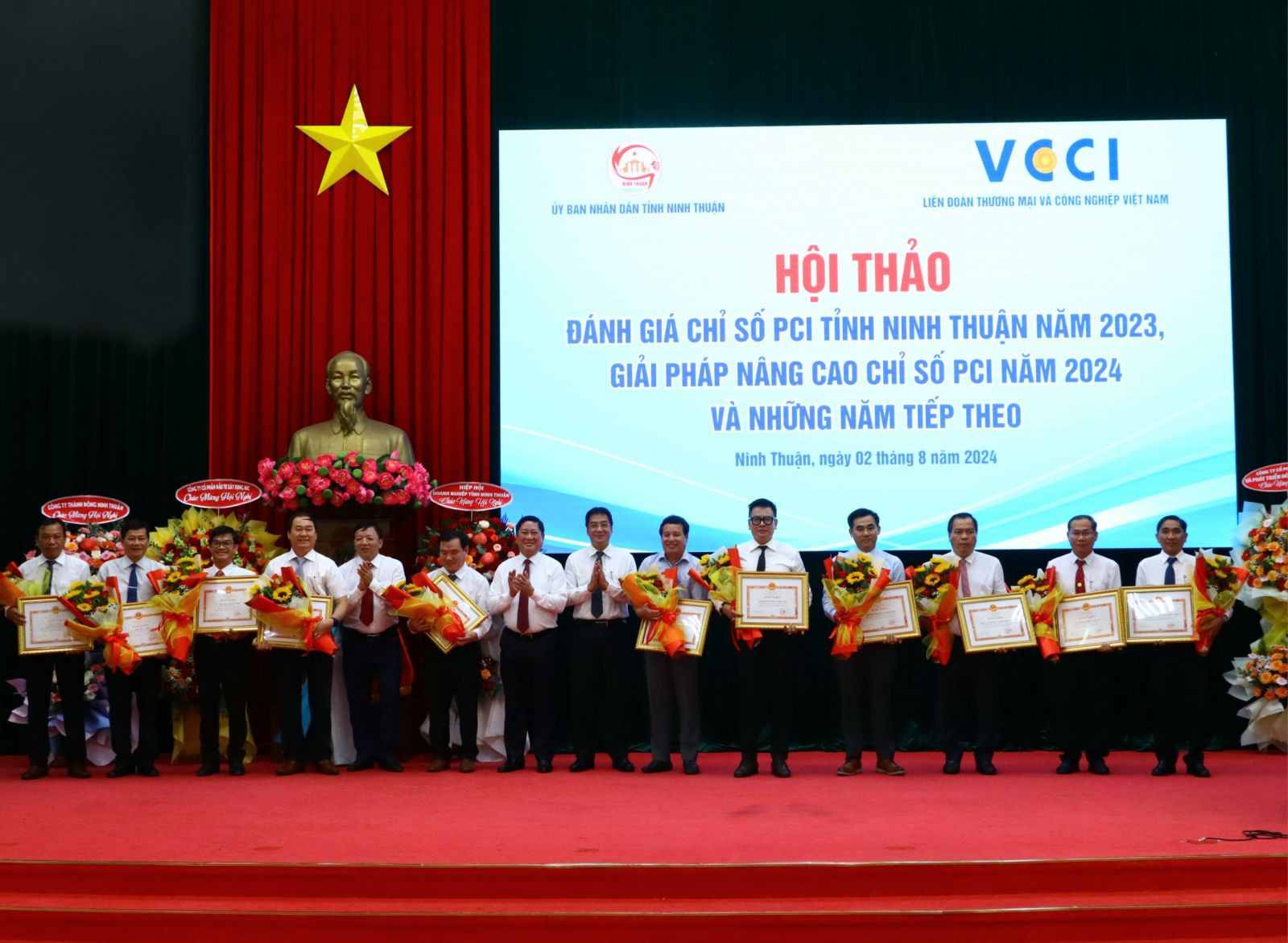 UBND tỉnh tặng bằng khen cho các đơn vị thi đua xuất sắc 