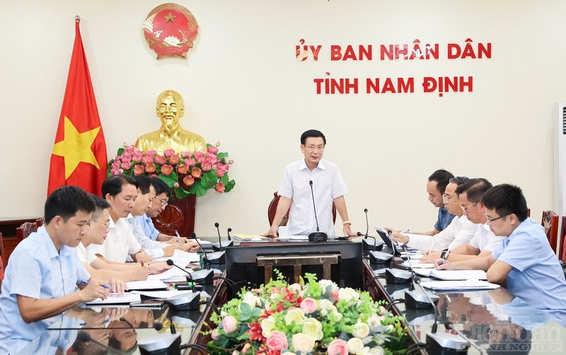 Cuộc họp về tiến độ dự án xây dựng tuyến đường bộ mới Nam Định - Lạc Quần - Đường bộ ven biển (Ảnh: Viết Dư)