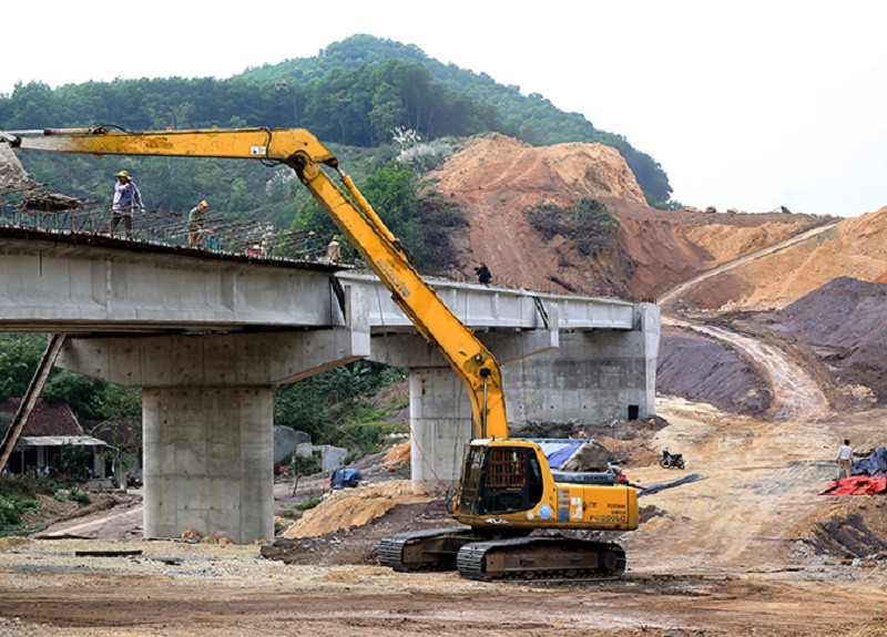 Dự án tuyến đường Đông-Tây đang được đẩy nhanh tiến độ, phấn đấu thông xe dịp kỷ niệm Quốc khánh 02/9 (Ảnh Báo Ninh Bình)