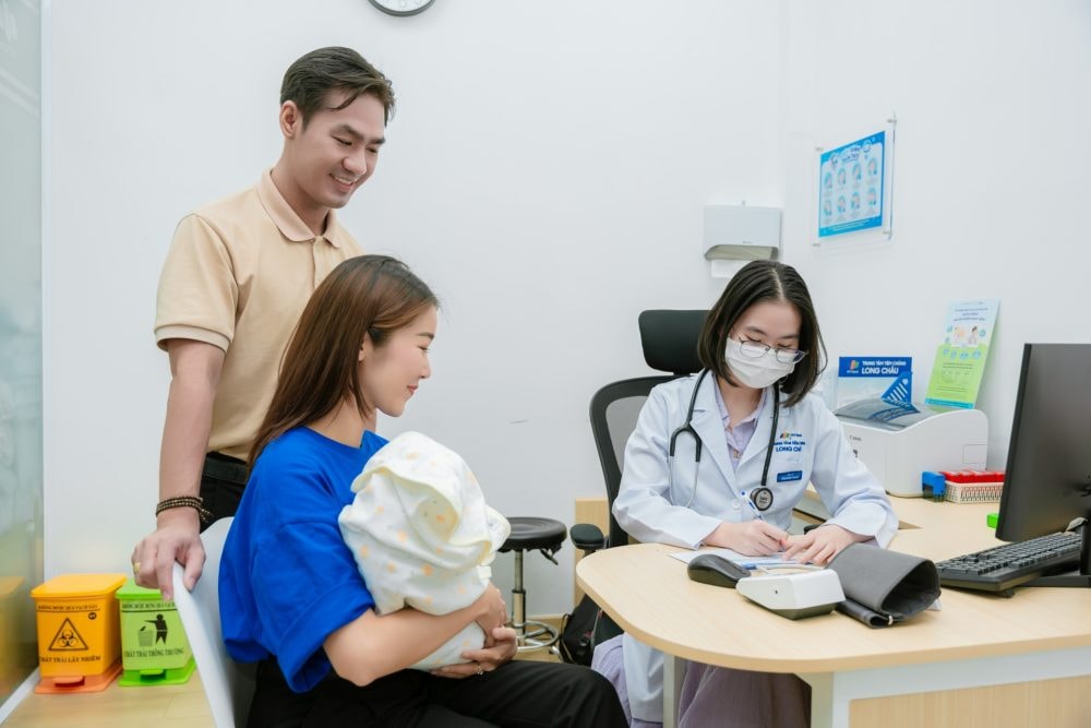 Long Châu ra mắt dịch vụ vaccine ‘Mua trọn gói - trả từng phần’ Long Châu ra mắt dịch vụ vaccine ‘Mua trọn gói - trả từng phần’