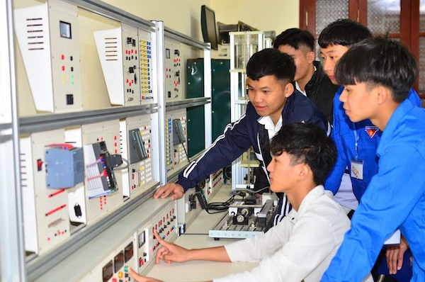 Học sinh hệ trung cấp học nghề theo mô hình 9+