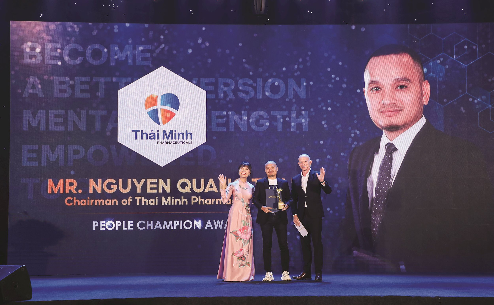 Ông Nguyễn Quang Thái được vinh danh lãnh đạo xuất sắc tại lễ trao giải Vietnam Excellence