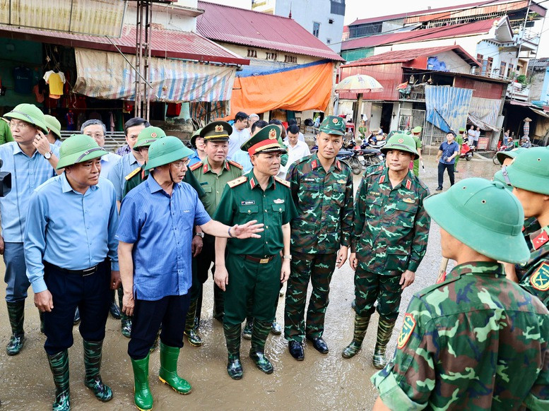 Phó Thủ tướng Bùi Thanh Sơn yêu cầu tỉnh Lạng Sơn và huyện Tràng Định kịp thời hỗ trợ,không để người dân nào thiếu lương thực, nước uống - Ảnh- VGP:Minh Ngọc