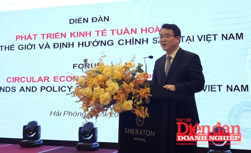 Ông Trần Quốc Phương, Thứ trưởng Bộ Kế hoạch và Đầu tư phát biểu khai mạc Diễn đàn