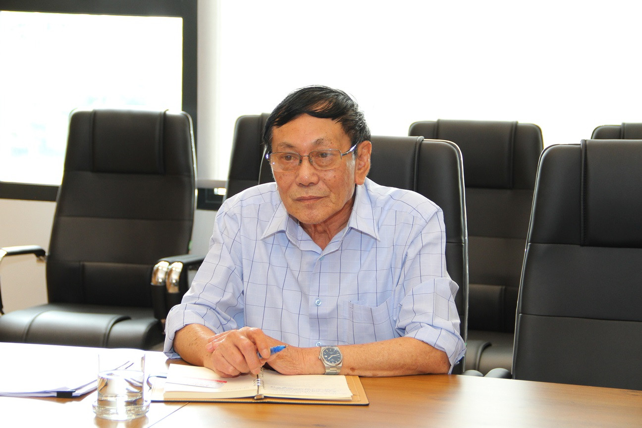 Mr Hùng