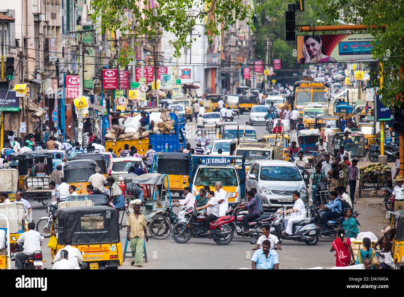 busy-street-in-madurai-india-dayw0a.jpg