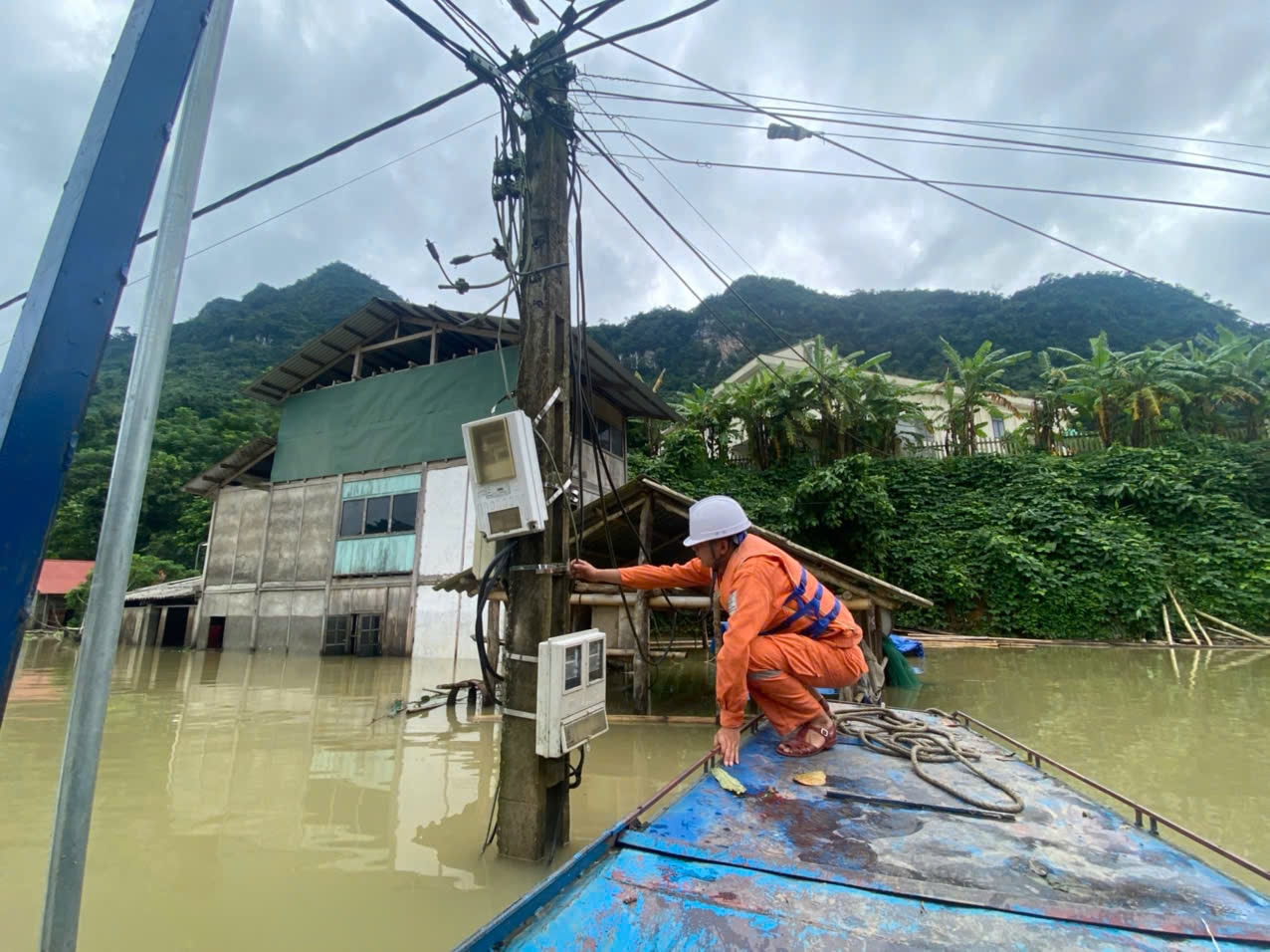 Khac phuc dien sau lu lut